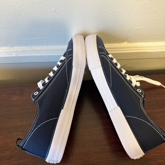 Men’s Levi's Navy Canvas lightweight Sneakers with White Laces size 8, new - Picture 7 of 9